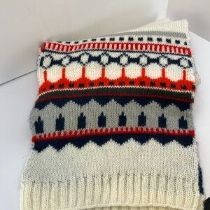 GAP 2015 Heavyweight Knit Scarf Ivory, Light Gray, Red & Navy Blue - Icelandic